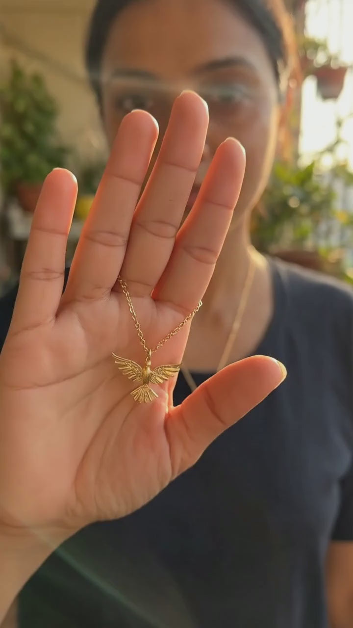 KARIGAAR Celestial Wings Pendant – Graceful Luxury Design